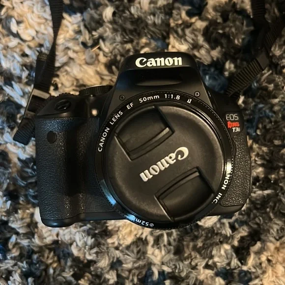 Canon Rebel TSi DSLR with two lenses and camera bag